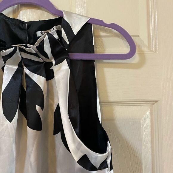 Black & White sleeveless blouse with tie - Picture 6 of 8